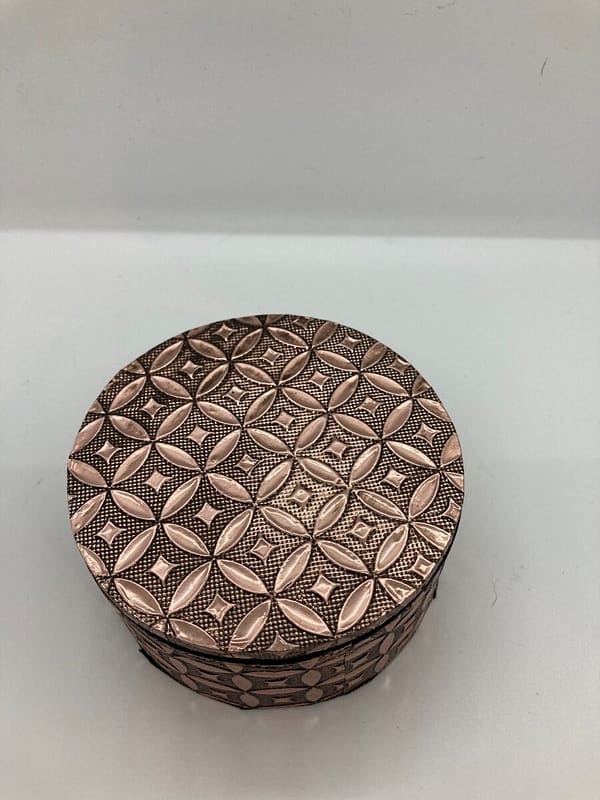 Rose gold coloured trinket pot with removeable lid - Image 2