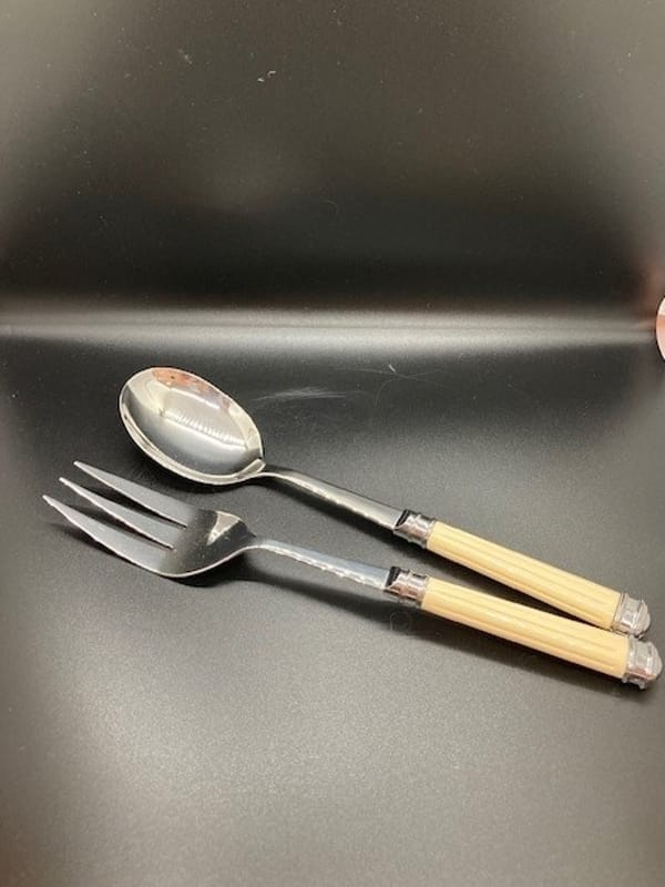 Metal salad server set comprising fork and spoon