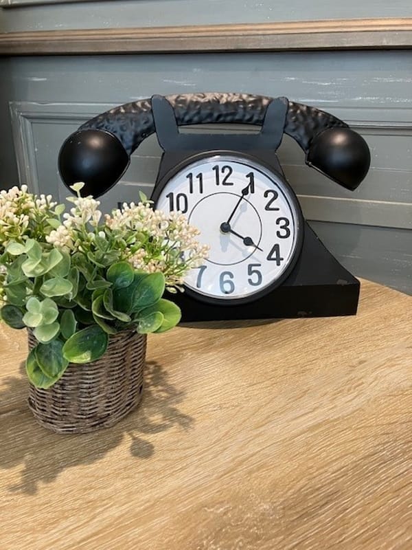 Black Metal Rustic Telephone Clock